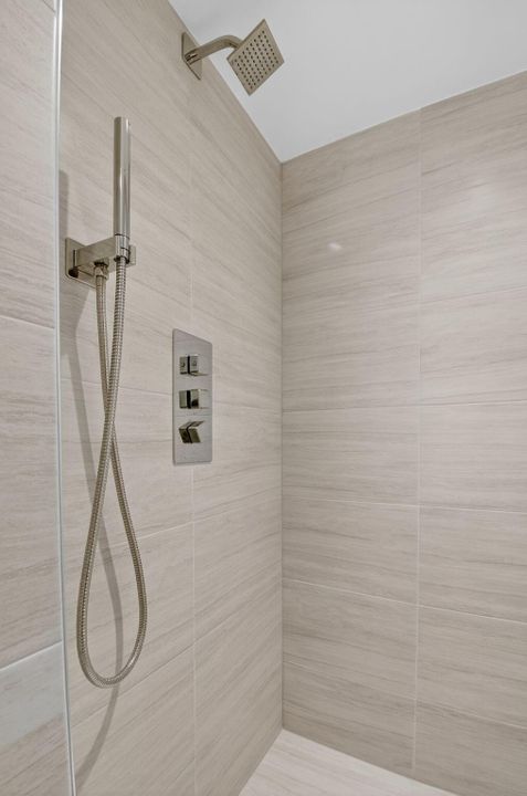 Active With Contract: $449,000 (1 beds, 2 baths, 793 Square Feet)