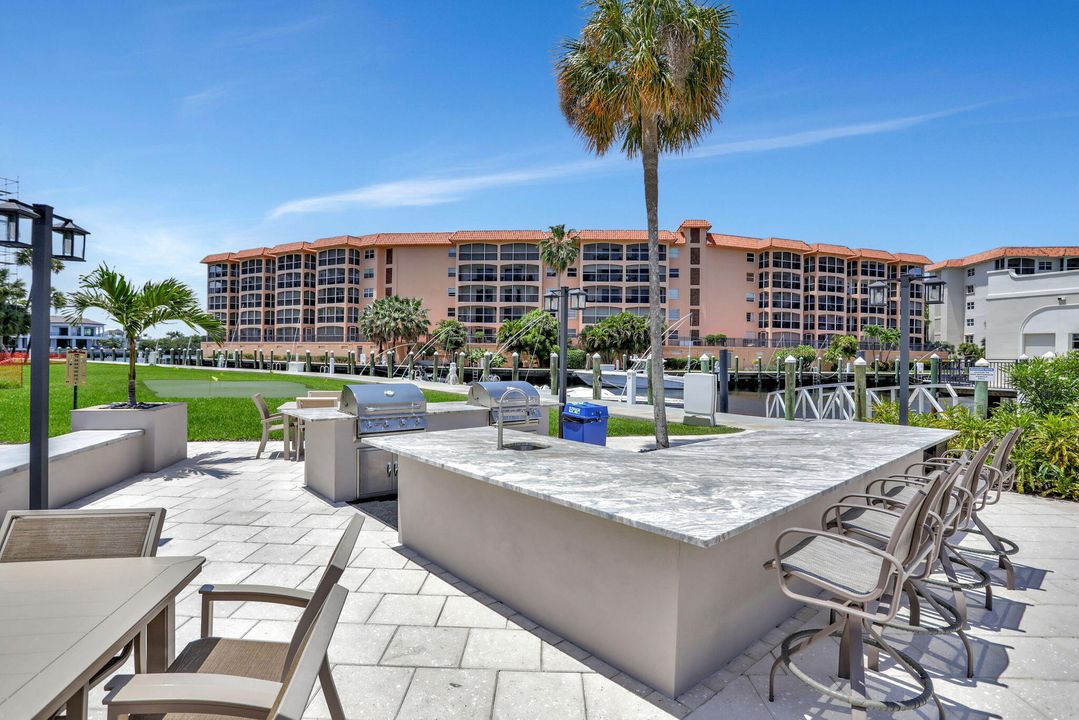 Active With Contract: $449,000 (1 beds, 2 baths, 793 Square Feet)