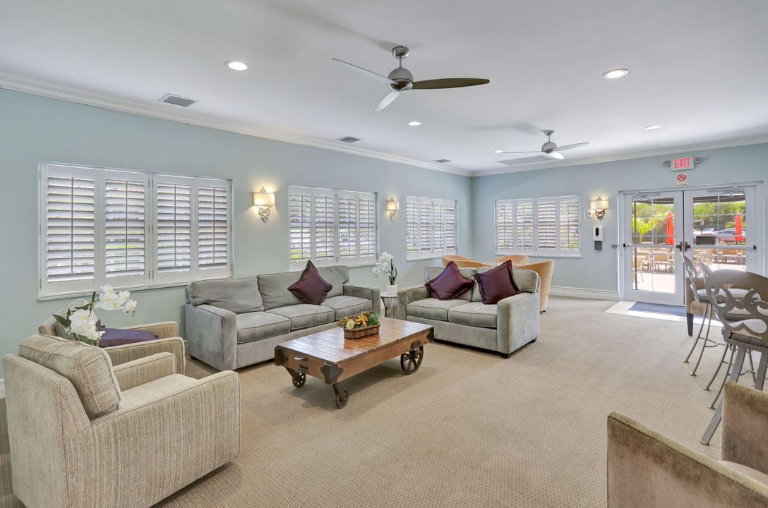 Active With Contract: $449,000 (1 beds, 2 baths, 793 Square Feet)