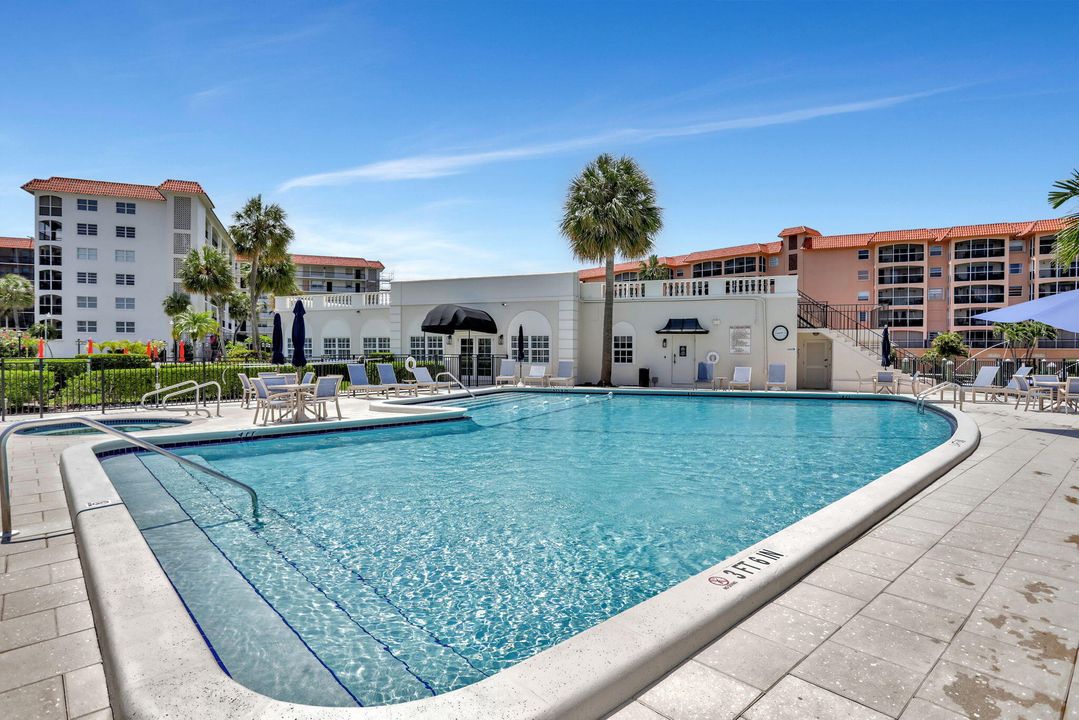 Active With Contract: $449,000 (1 beds, 2 baths, 793 Square Feet)