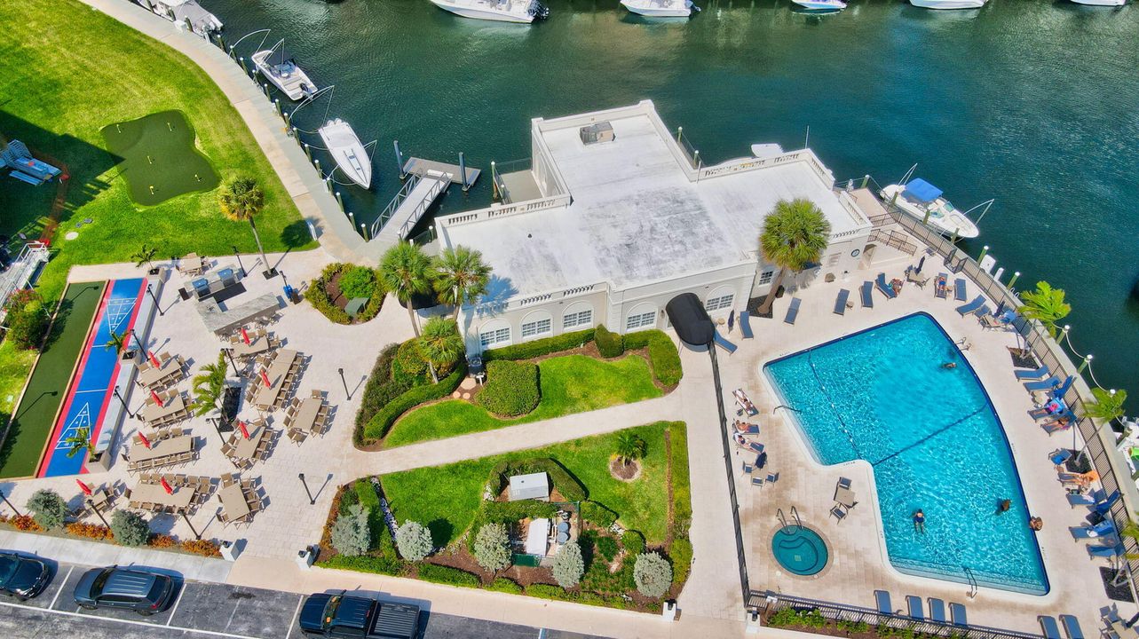 Active With Contract: $449,000 (1 beds, 2 baths, 793 Square Feet)