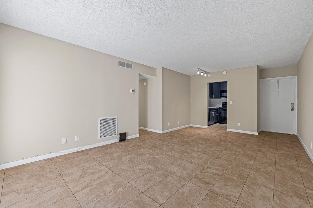 For Rent: $2,000 (2 beds, 2 baths, 847 Square Feet)