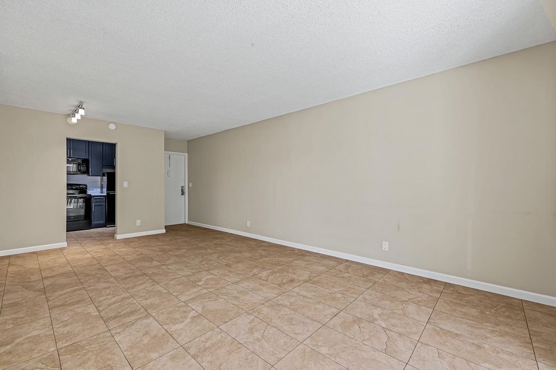 For Rent: $2,000 (2 beds, 2 baths, 847 Square Feet)