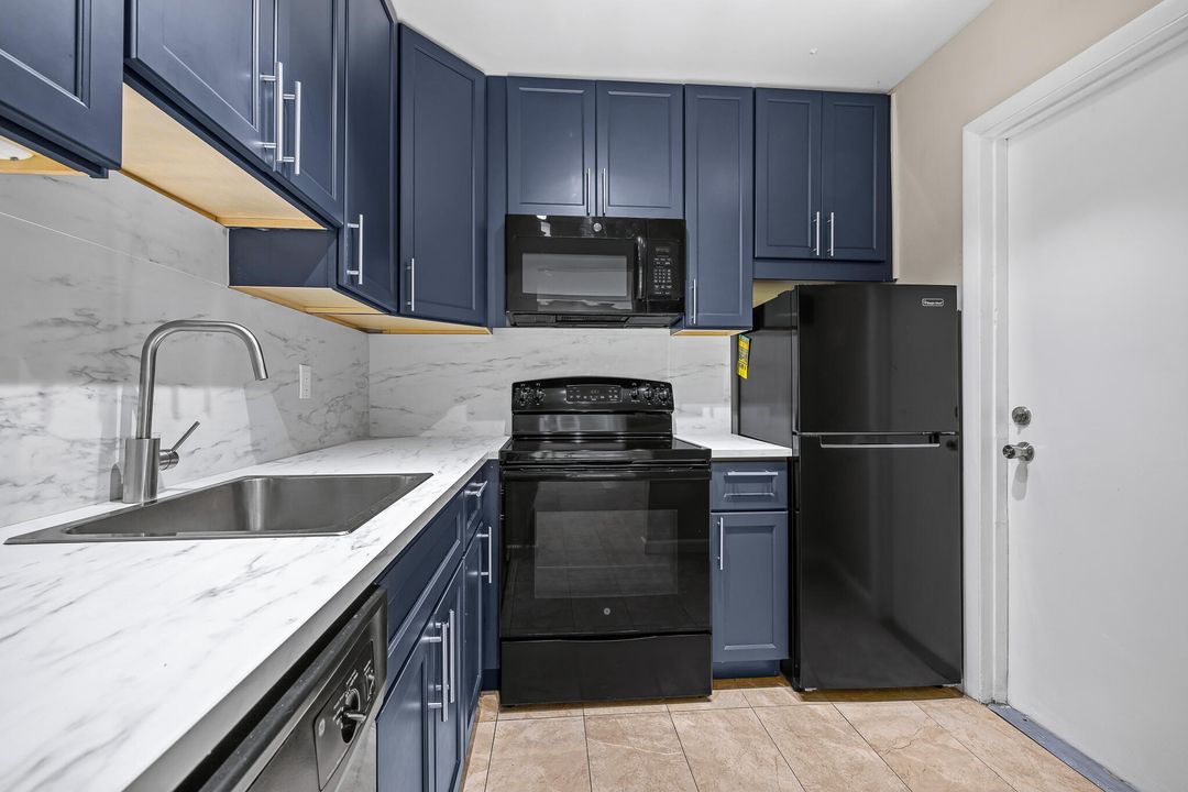 For Rent: $2,000 (2 beds, 2 baths, 847 Square Feet)