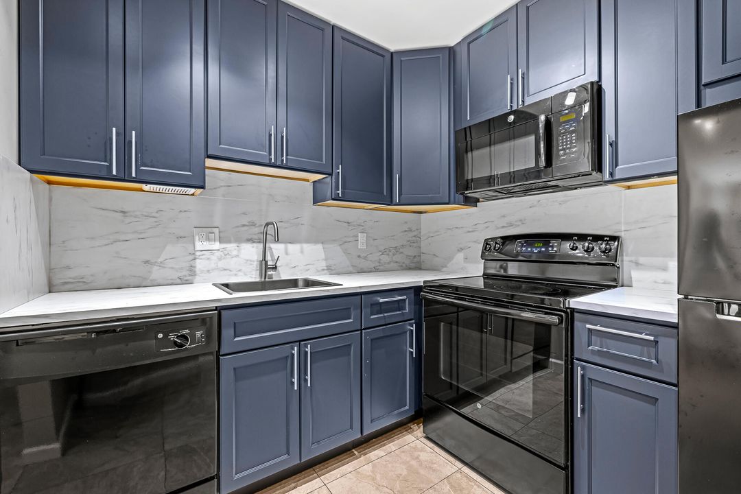 For Rent: $2,000 (2 beds, 2 baths, 847 Square Feet)