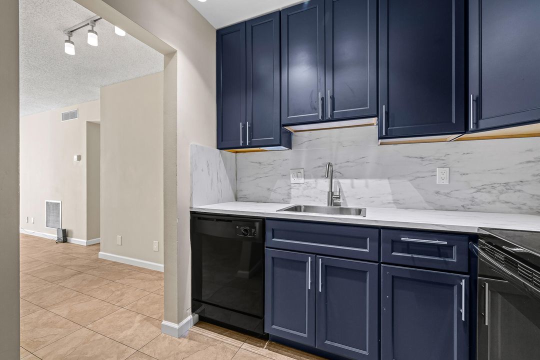 For Rent: $2,000 (2 beds, 2 baths, 847 Square Feet)