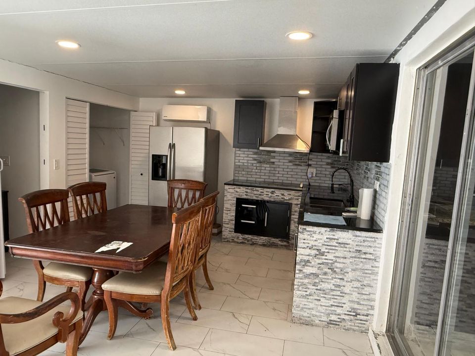 For Sale: $580,000 (4 beds, 3 baths, 1170 Square Feet)