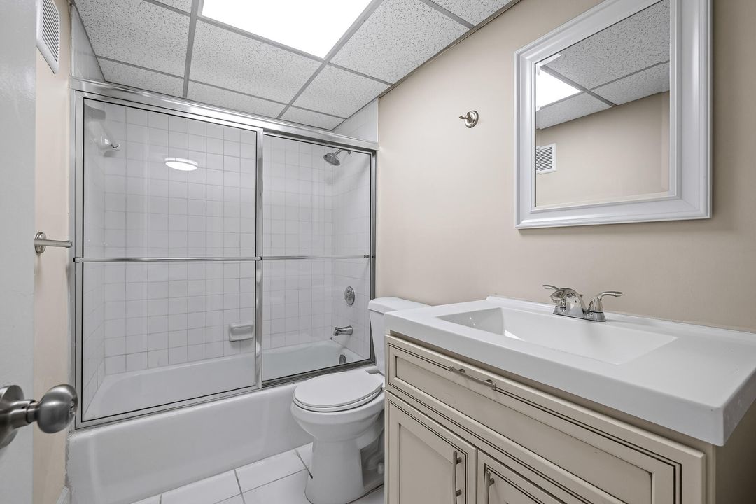 For Rent: $2,000 (2 beds, 2 baths, 847 Square Feet)