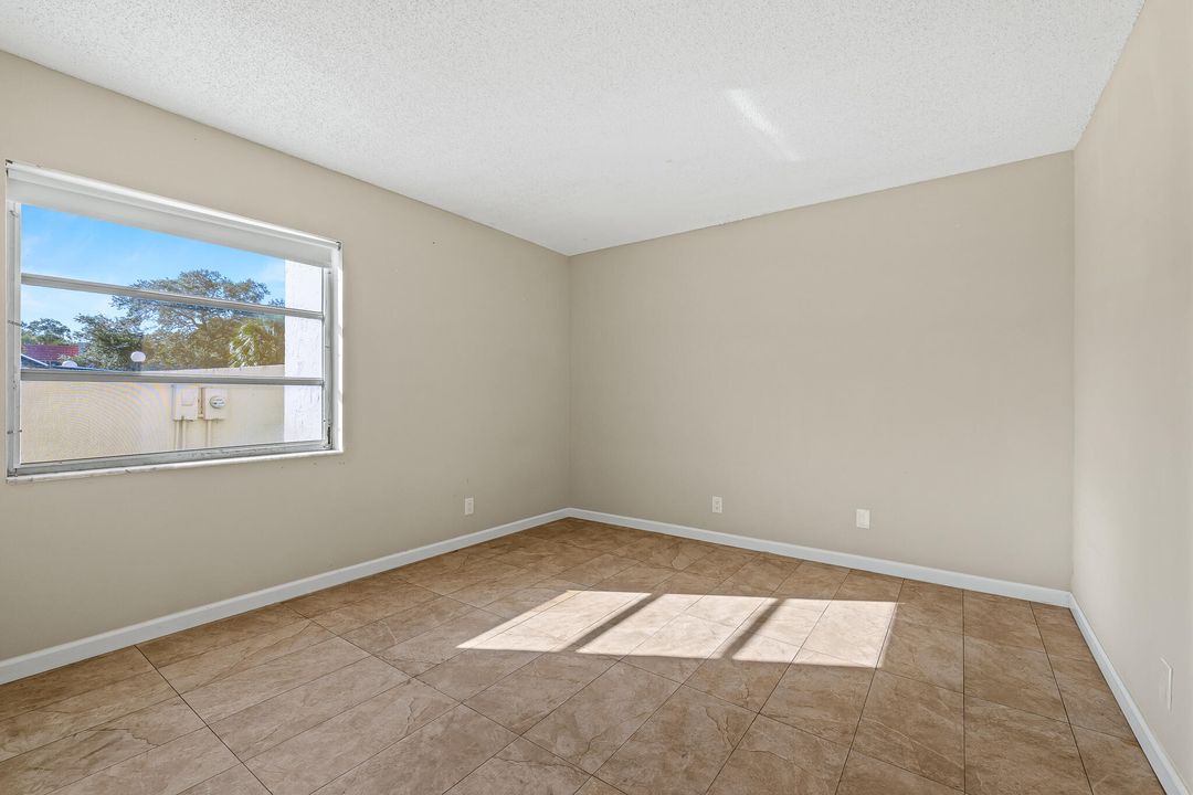 For Rent: $2,000 (2 beds, 2 baths, 847 Square Feet)