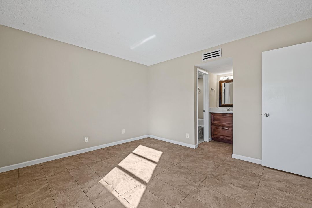 For Rent: $2,000 (2 beds, 2 baths, 847 Square Feet)