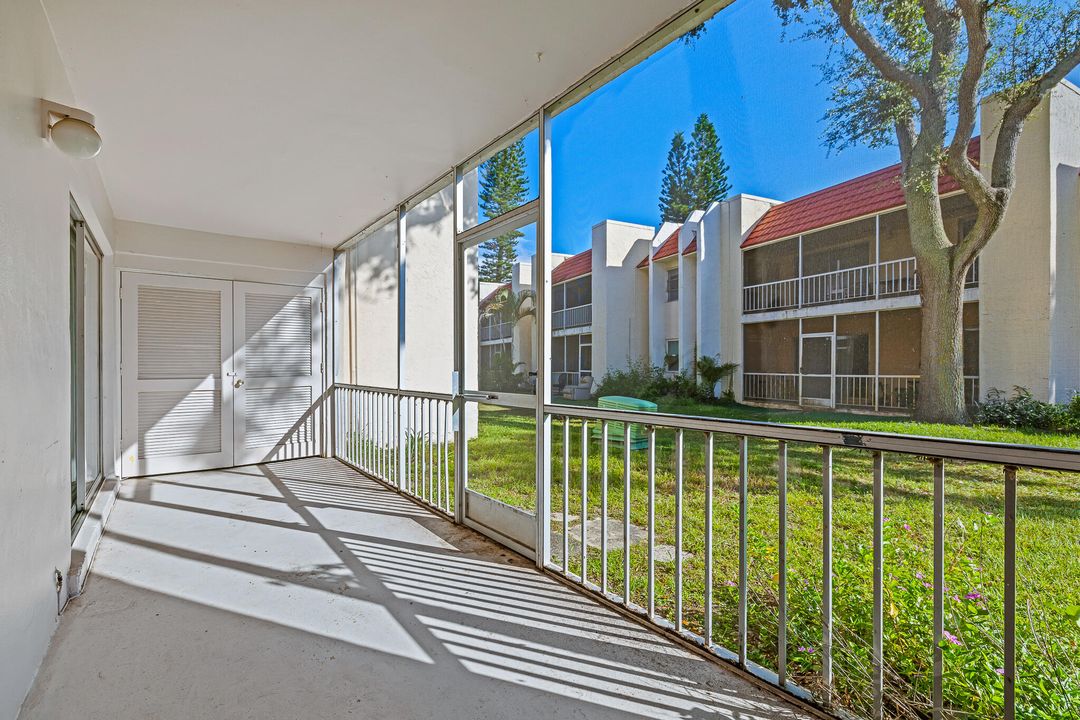 For Rent: $2,000 (2 beds, 2 baths, 847 Square Feet)