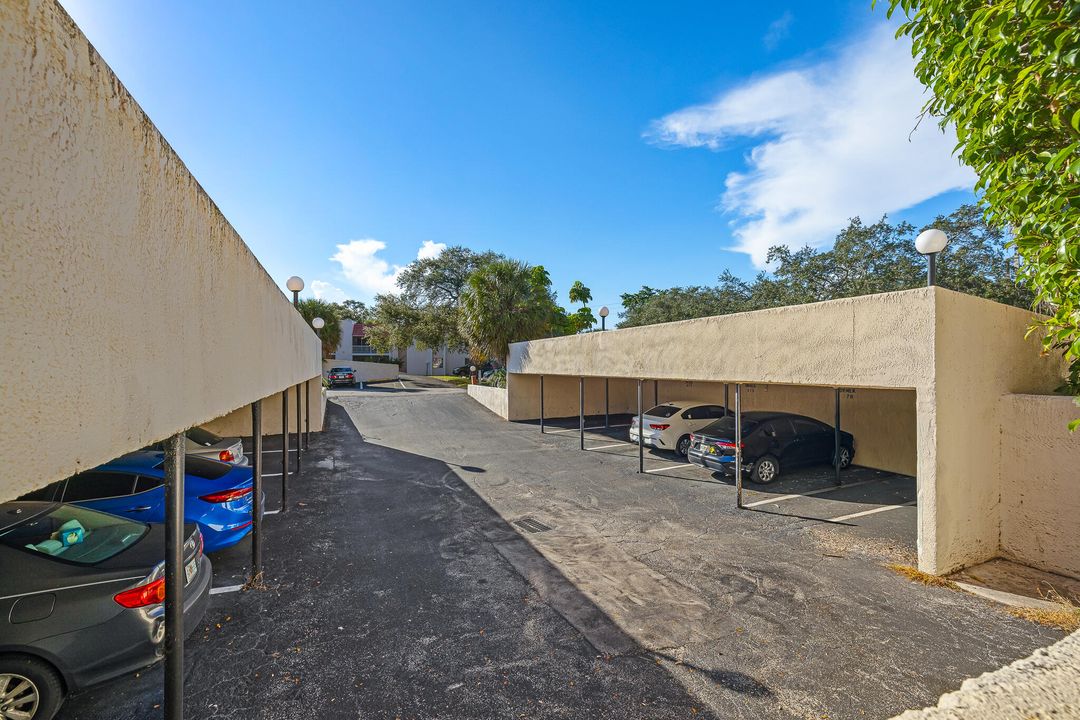 For Rent: $2,000 (2 beds, 2 baths, 847 Square Feet)