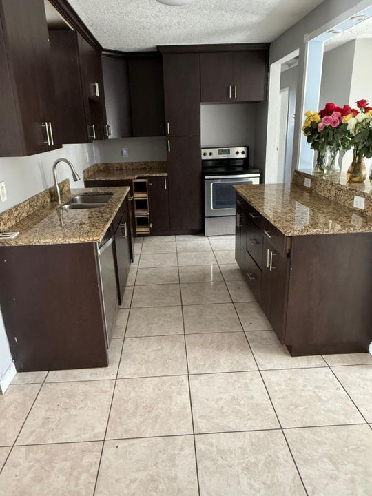 For Sale: $580,000 (4 beds, 3 baths, 1170 Square Feet)