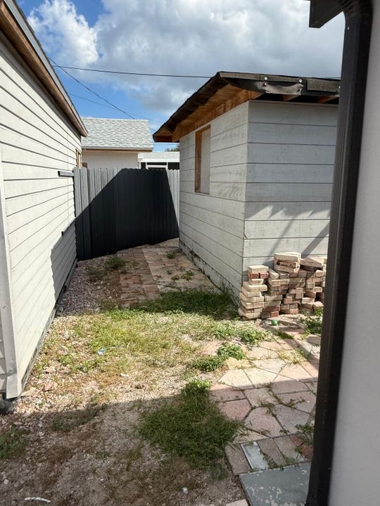 For Sale: $580,000 (4 beds, 3 baths, 1170 Square Feet)