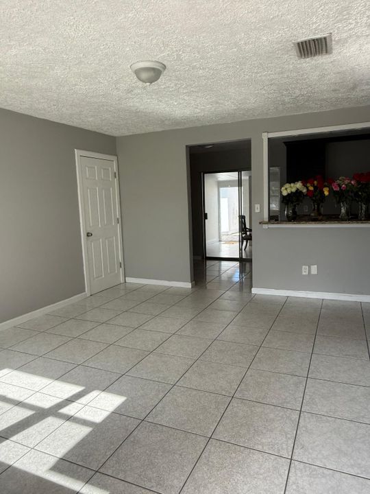 For Sale: $580,000 (4 beds, 3 baths, 1170 Square Feet)