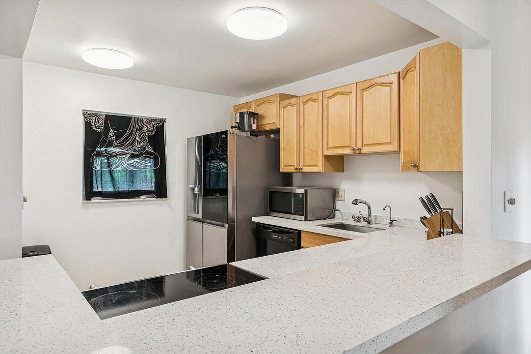 待售: $245,000 (2 贝兹, 2 浴室, 1023 平方英尺)