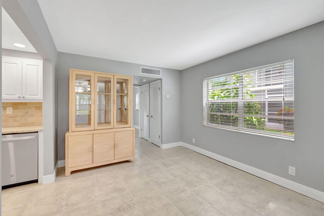 For Rent: $1,400 (1 beds, 1 baths, 760 Square Feet)