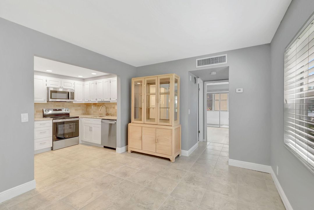 For Rent: $1,400 (1 beds, 1 baths, 760 Square Feet)