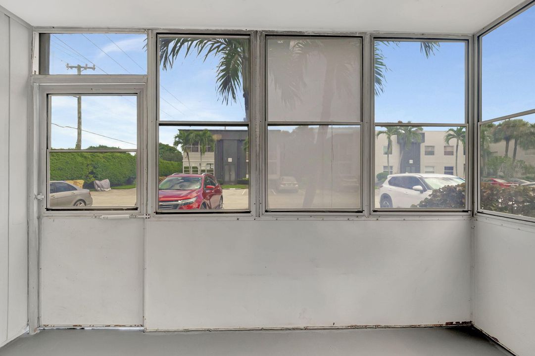 For Rent: $1,400 (1 beds, 1 baths, 760 Square Feet)