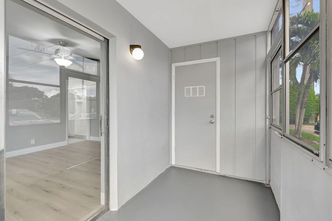 For Rent: $1,400 (1 beds, 1 baths, 760 Square Feet)