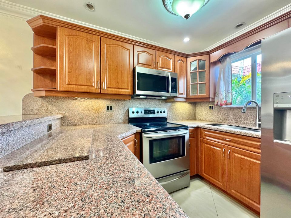 En Venta: $155,000 (2 camas, 1 baños, 728 Pies cuadrados)