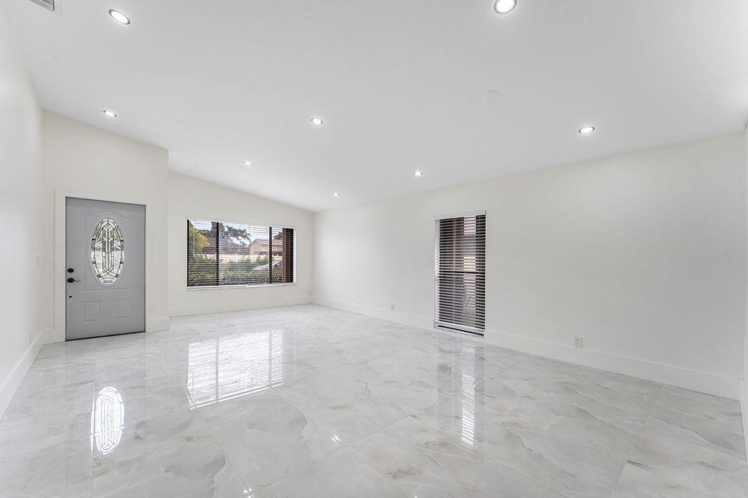 En Renta: $4,600 (3 camas, 2 baños, 2396 Pies cuadrados)