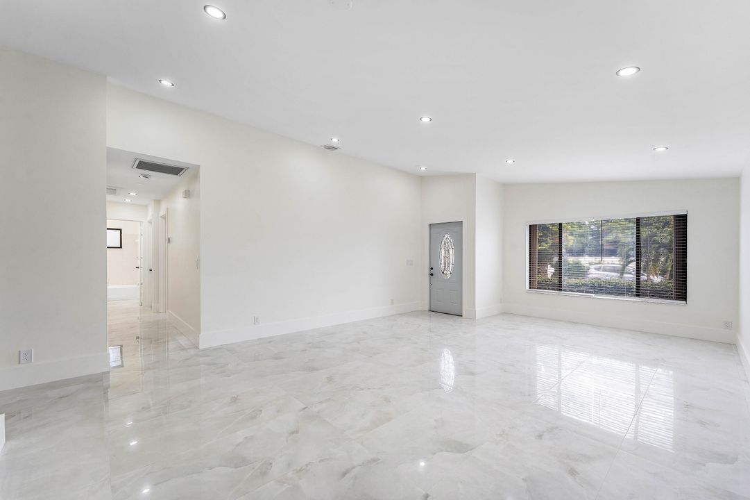 En Renta: $4,600 (3 camas, 2 baños, 2396 Pies cuadrados)