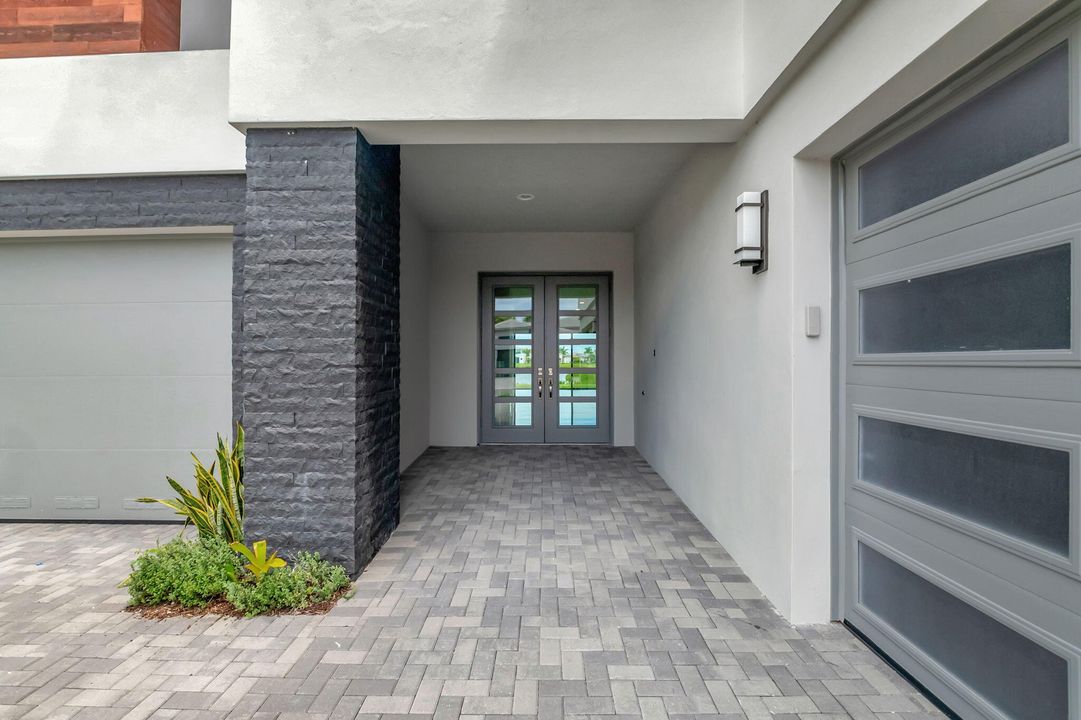 For Sale: $2,795,000 (6 beds, 5 baths, 5330 Square Feet)