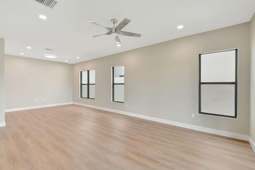 For Sale: $2,795,000 (6 beds, 5 baths, 5330 Square Feet)