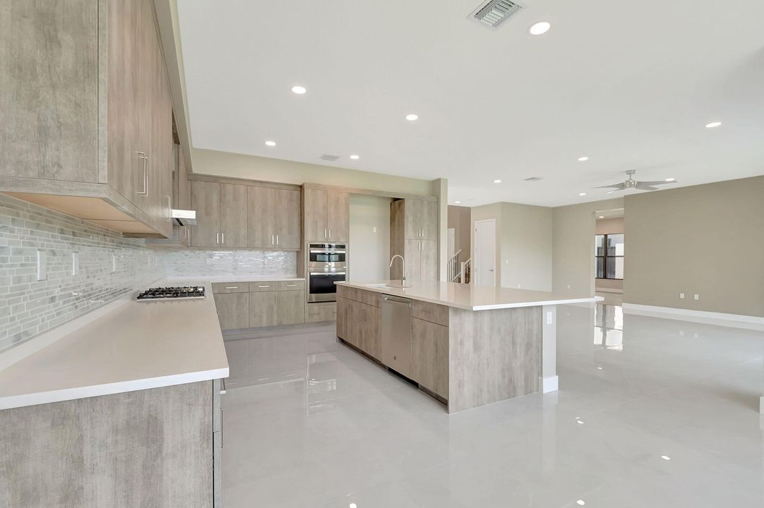 For Sale: $2,795,000 (6 beds, 5 baths, 5330 Square Feet)