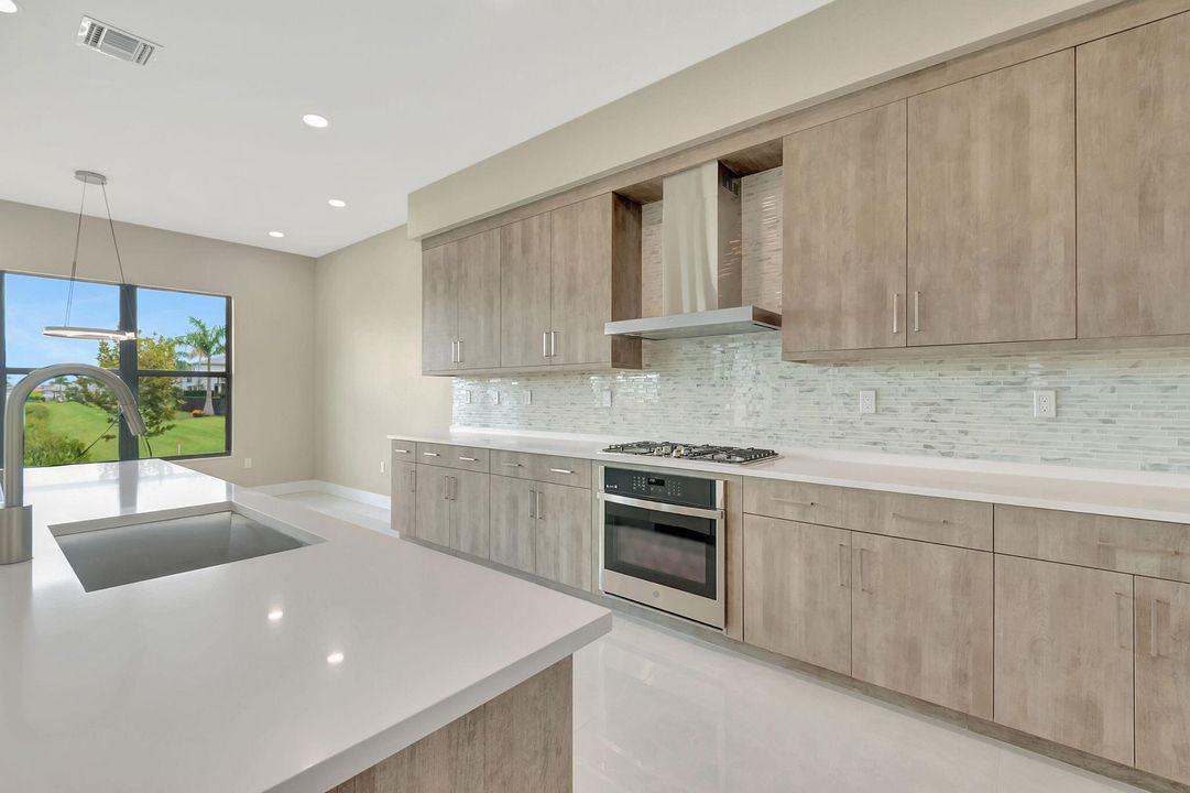 For Sale: $2,795,000 (6 beds, 5 baths, 5330 Square Feet)