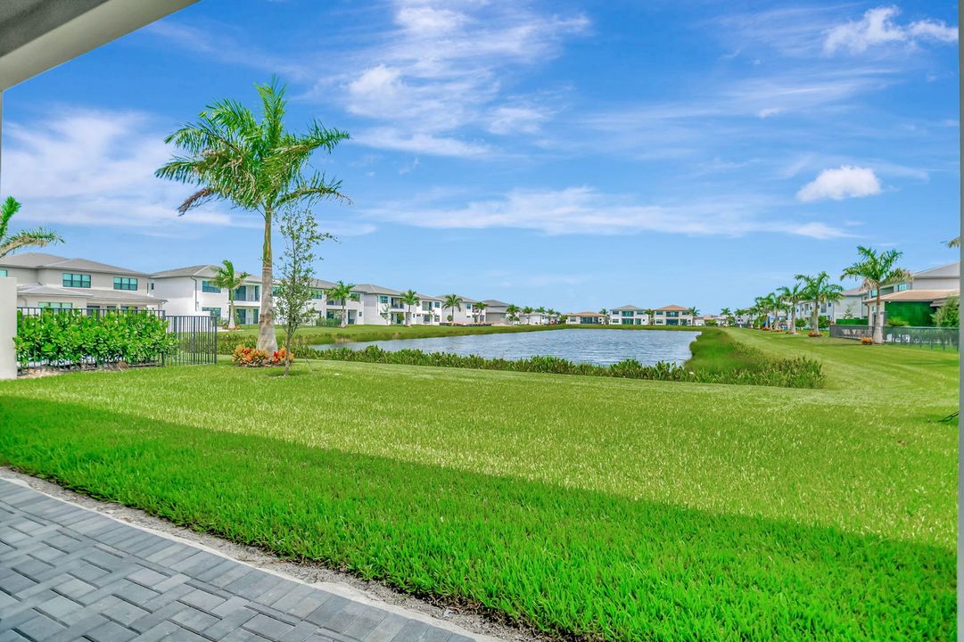 For Sale: $2,795,000 (6 beds, 5 baths, 5330 Square Feet)