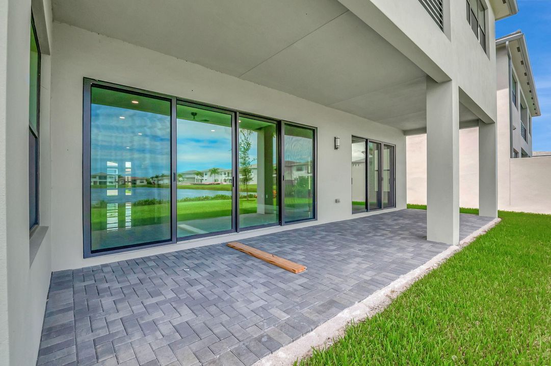 For Sale: $2,795,000 (6 beds, 5 baths, 5330 Square Feet)