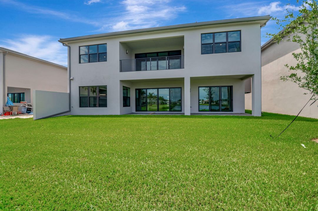 For Sale: $2,795,000 (6 beds, 5 baths, 5330 Square Feet)