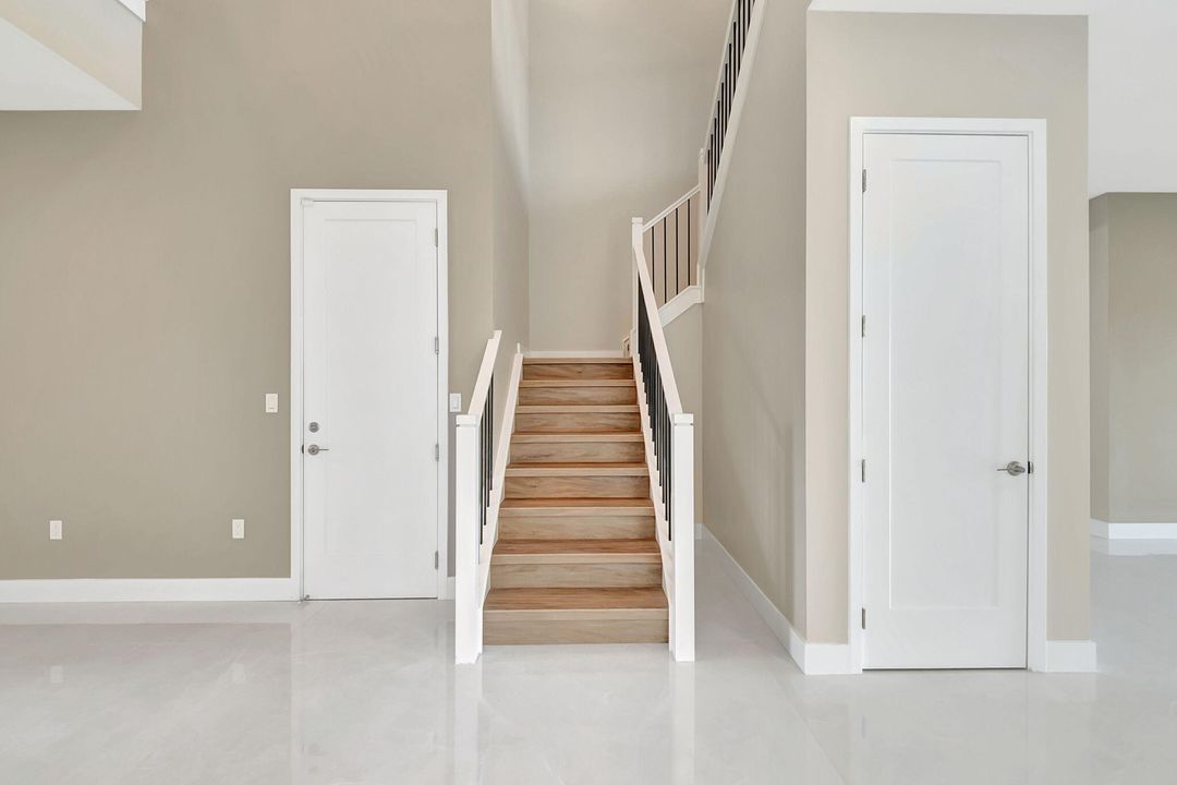 For Sale: $2,795,000 (6 beds, 5 baths, 5330 Square Feet)