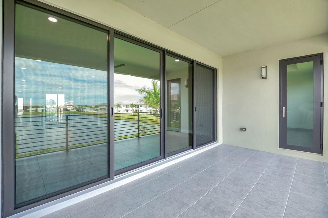 For Sale: $2,795,000 (6 beds, 5 baths, 5330 Square Feet)