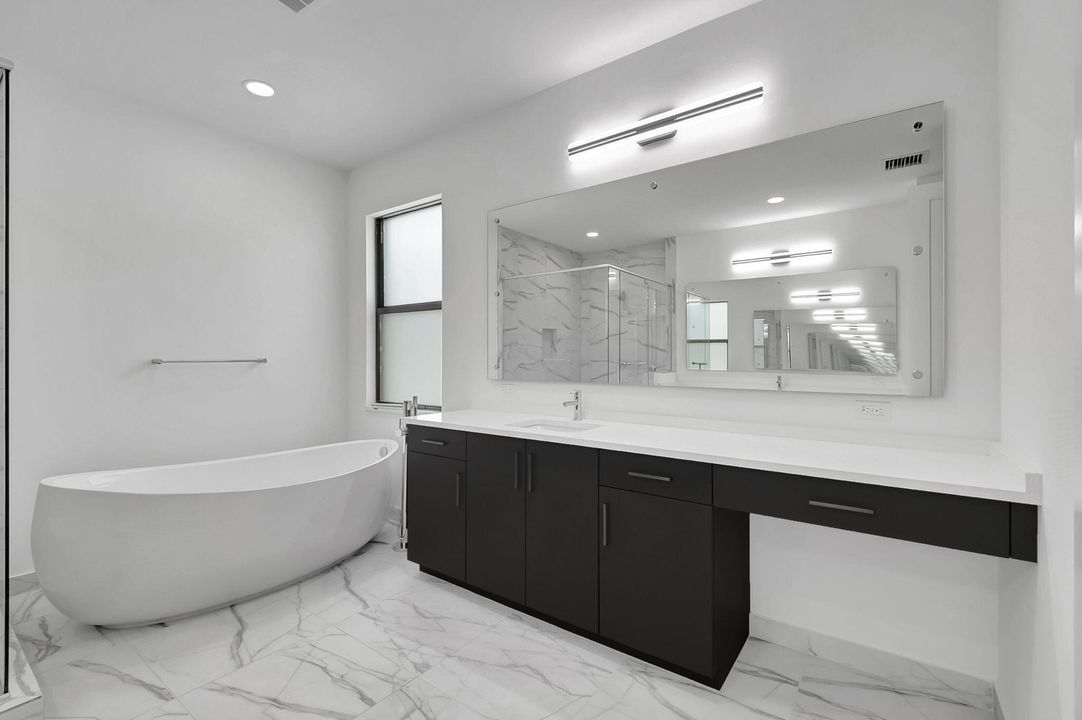 For Sale: $2,795,000 (6 beds, 5 baths, 5330 Square Feet)