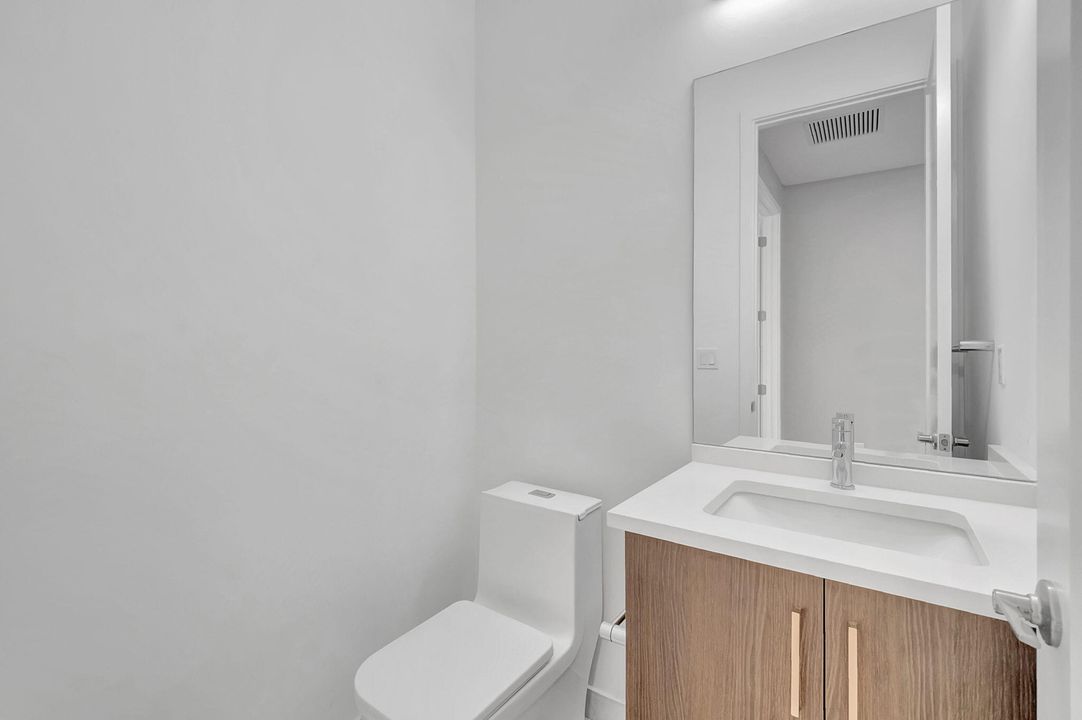 For Sale: $2,795,000 (6 beds, 5 baths, 5330 Square Feet)