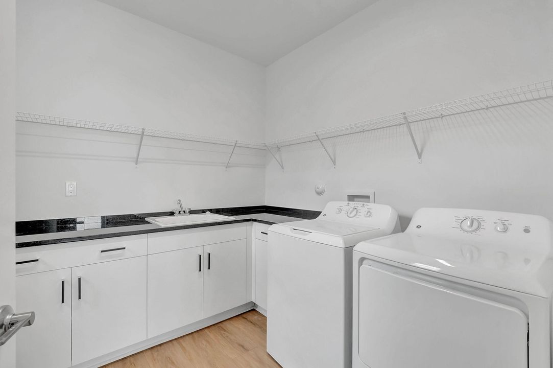 For Sale: $2,795,000 (6 beds, 5 baths, 5330 Square Feet)