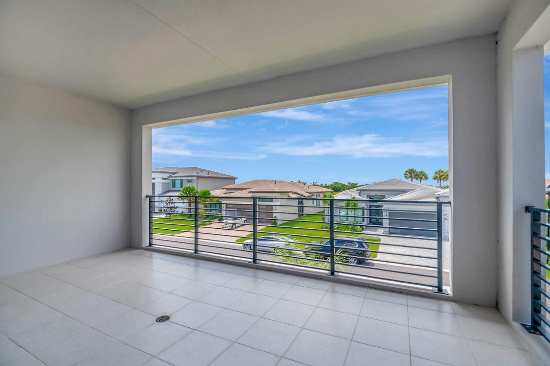 For Sale: $2,795,000 (6 beds, 5 baths, 5330 Square Feet)