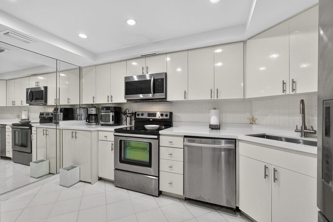 For Sale: $385,000 (3 beds, 2 baths, 1404 Square Feet)