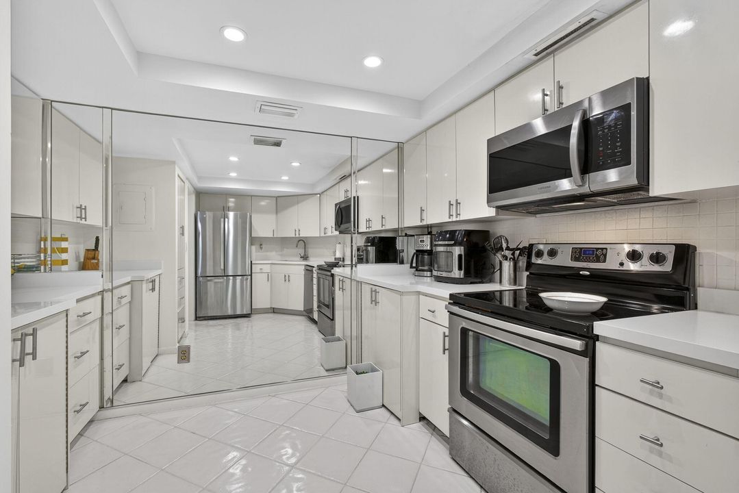 For Sale: $385,000 (3 beds, 2 baths, 1404 Square Feet)