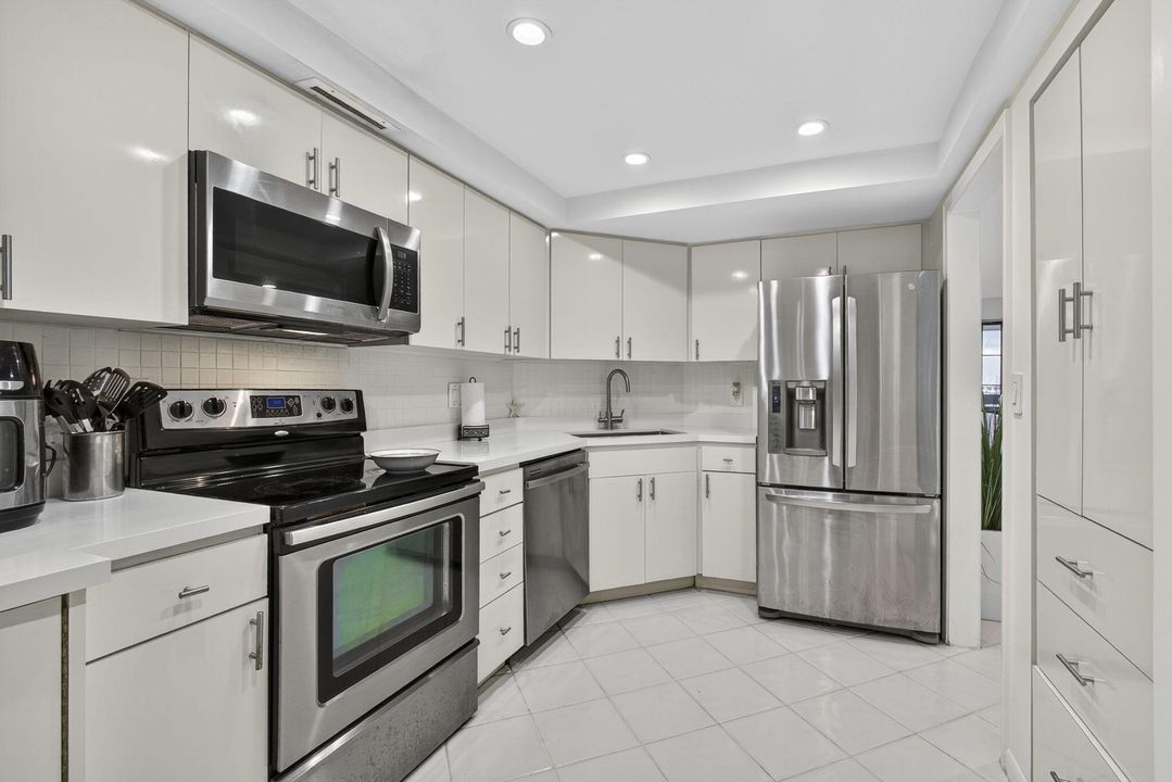 For Sale: $385,000 (3 beds, 2 baths, 1404 Square Feet)