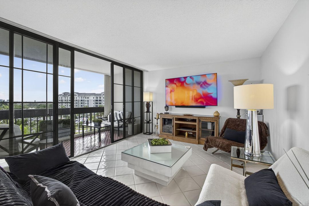 For Sale: $385,000 (3 beds, 2 baths, 1404 Square Feet)