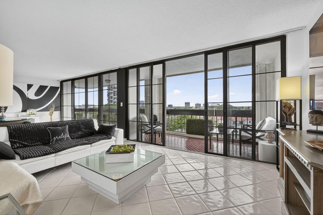 For Sale: $385,000 (3 beds, 2 baths, 1404 Square Feet)