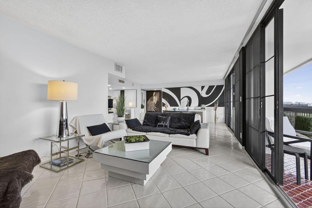 For Sale: $385,000 (3 beds, 2 baths, 1404 Square Feet)