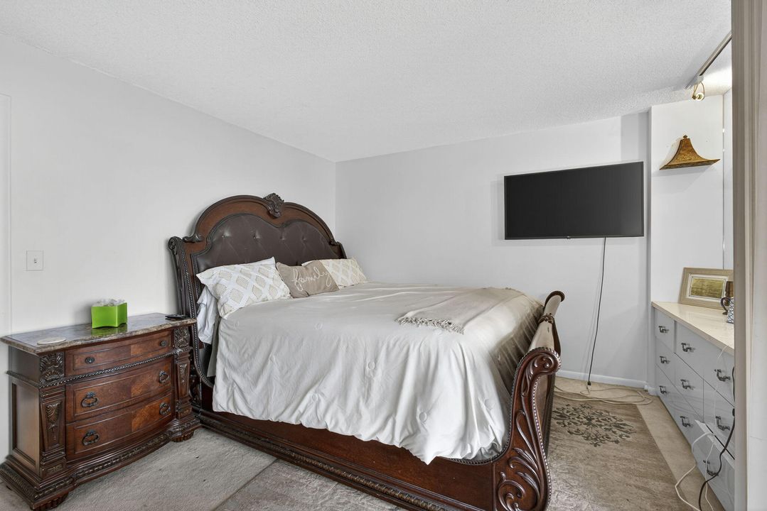 For Sale: $385,000 (3 beds, 2 baths, 1404 Square Feet)