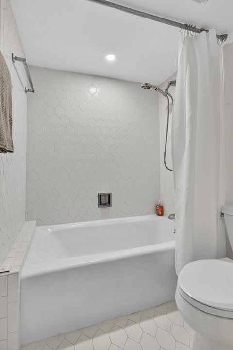 For Sale: $385,000 (3 beds, 2 baths, 1404 Square Feet)