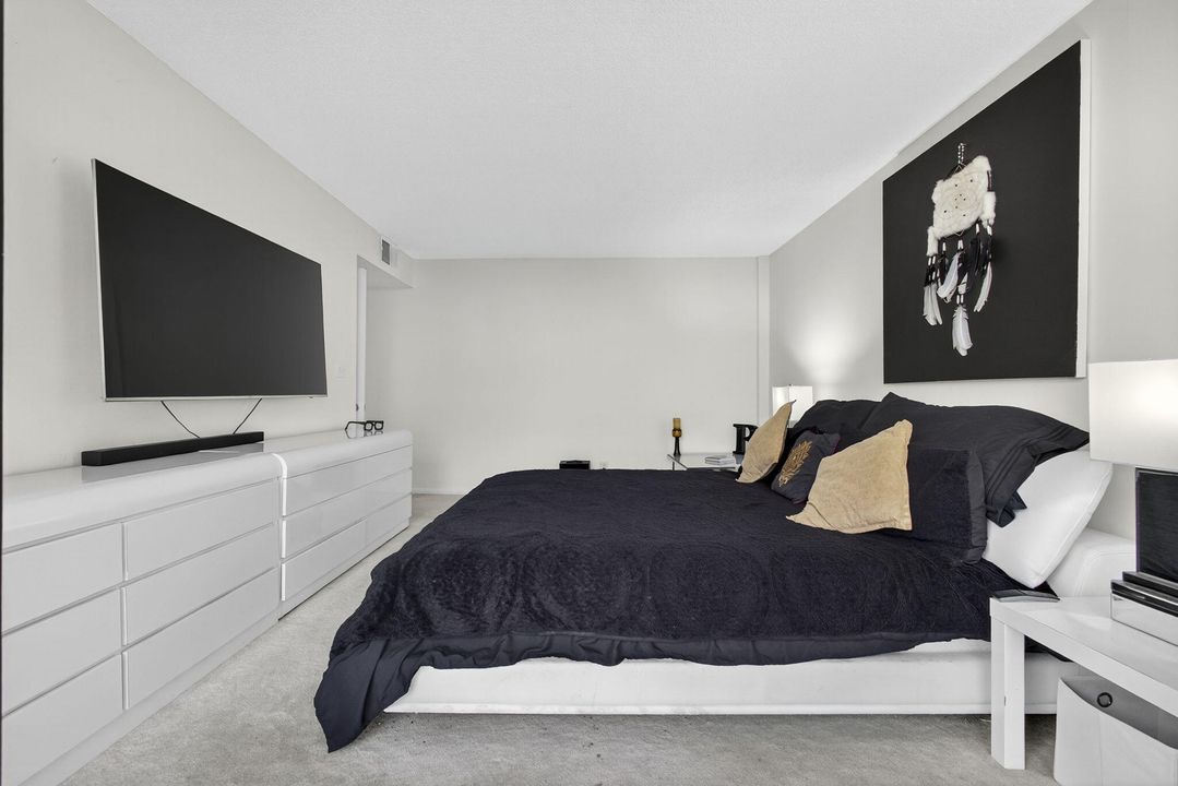 For Sale: $385,000 (3 beds, 2 baths, 1404 Square Feet)