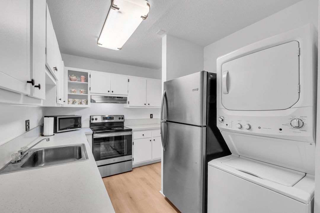 Active With Contract: $177,200 (2 beds, 2 baths, 1167 Square Feet)